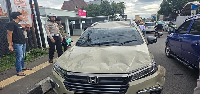 Insiden Viral Mobil Pelajar Terguling Usai Dikejar Anak SMK