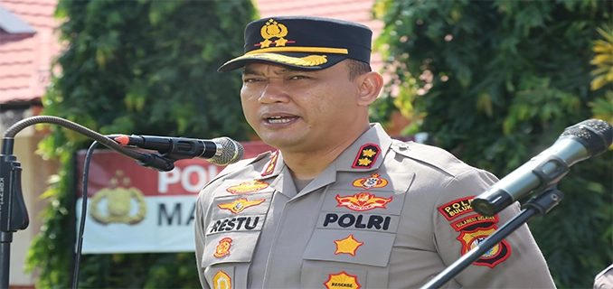 Kapolsek Viral Dirayakan Warga Mabes Polri Beri Penghargaan