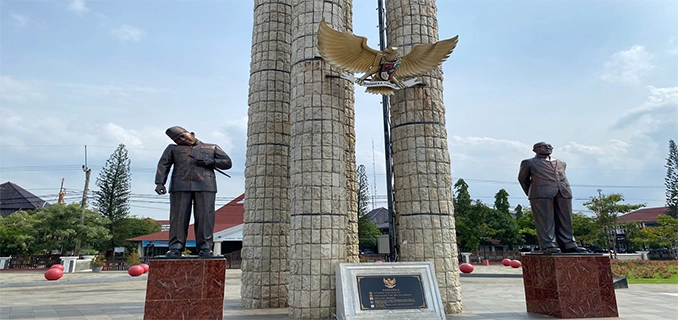 Perbaikan Patung Soekarno Miring Dipastikan Bupati Indramayu