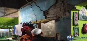 12 Rumah Rusak Akibat Tanah Bergerak di Bogor Desa Retak