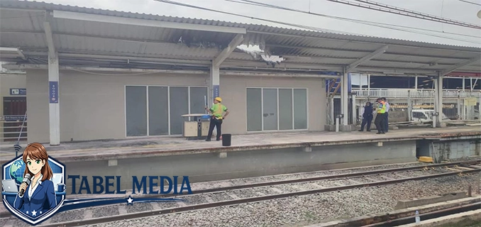 Atap Peron Stasiun Bogor Terbakar Diduga Akibat Korsleting Listrik