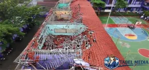 Atap SMAN 2 Gunungputri Bogor Ambruk Akibat Hujan Deras