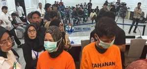 Berbaju Tahanan Istri Makassar Paksa Suami Perkosa Pekerja