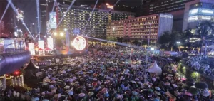 Hujan Tak Redupkan Semangat Bundaran HI Penuh Warga 2026