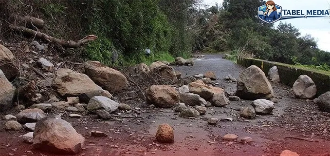 Longsor di Jalan Cibubur CBD Bekasi Akses Ditutup Sementara