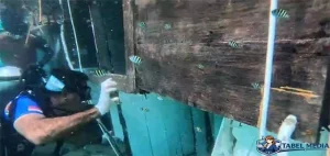 Tampak Bangkai Kapal Pelatih Valencia Tenggelam di Labuan Bajo