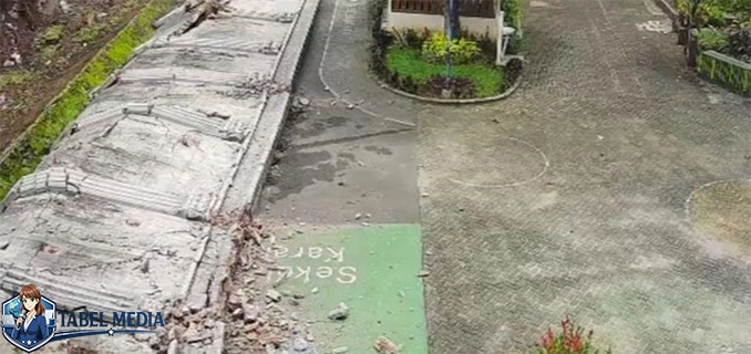 Tembok SMPN 182 Jaksel Roboh Polisi Selidiki Kelalaian